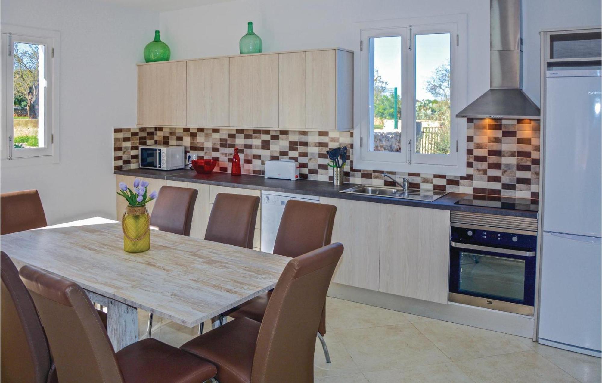 Hébergement de vacances Awesome In With Kitchenette Ariany