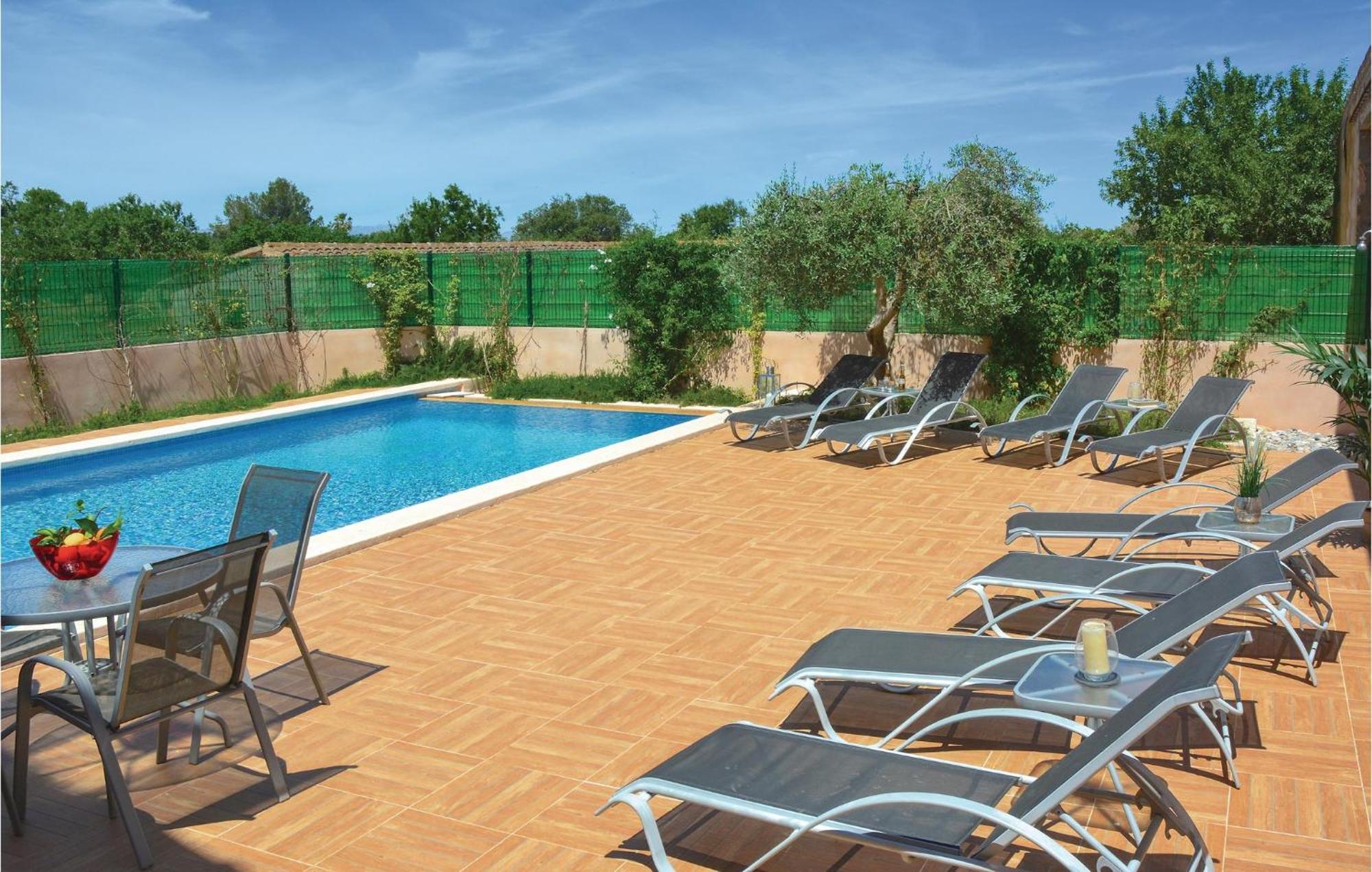 Hébergement de vacances Awesome In With Kitchenette Ariany