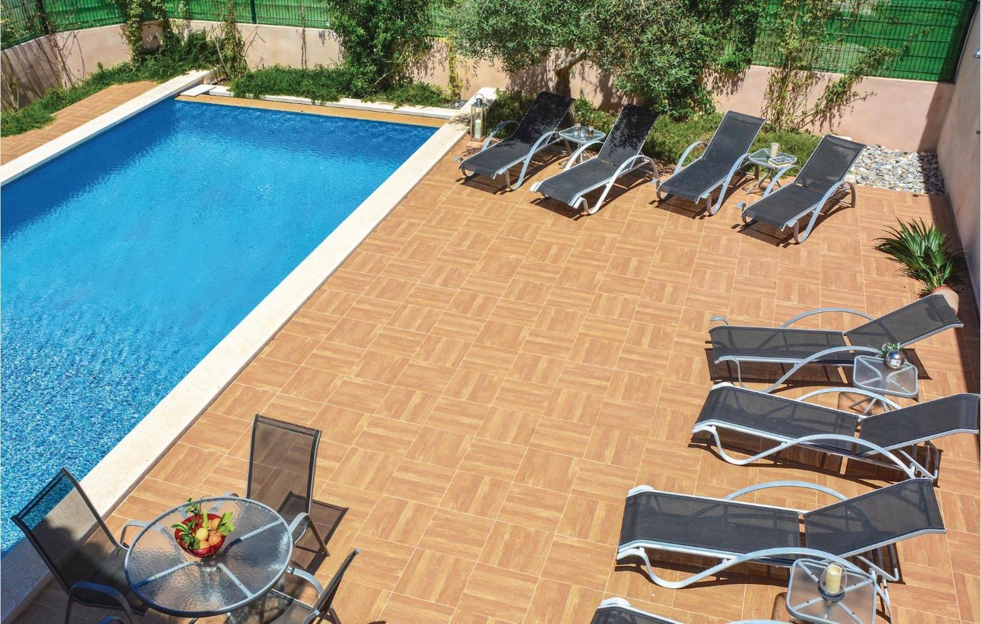 Hébergement de vacances Awesome In With Kitchenette Ariany